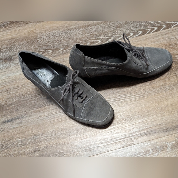 Clarks Woman's Heeled Oxfords Grey Suede‎ Lace Up Academia Vintage Preppy - Picture 1 of 9